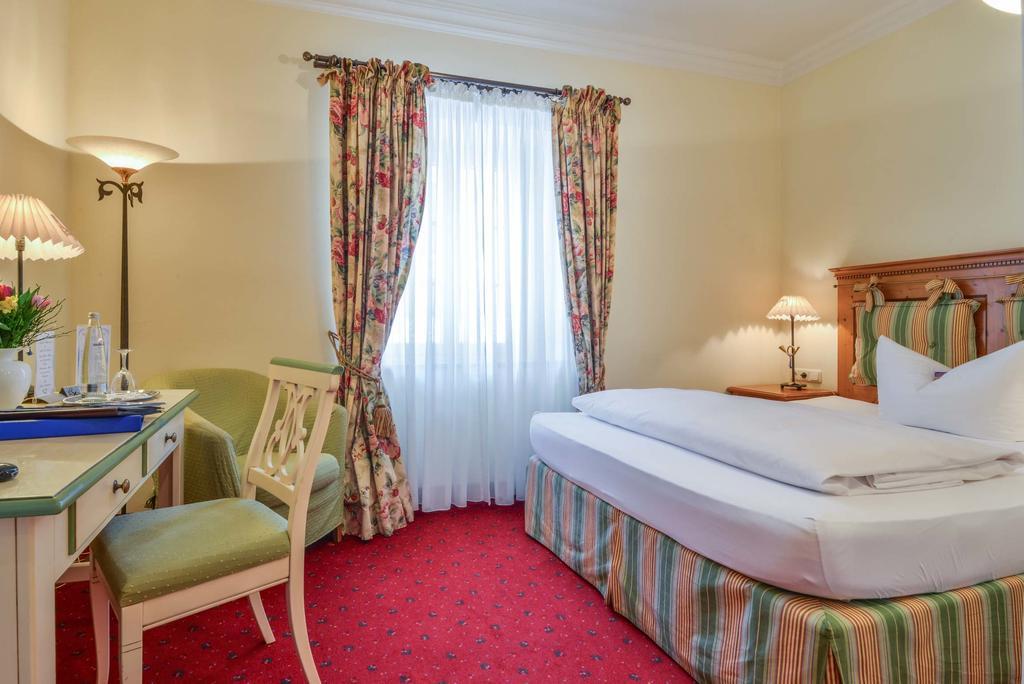 Hotel Post Murnau Мурнау-ам-Штаффельзее Экстерьер фото