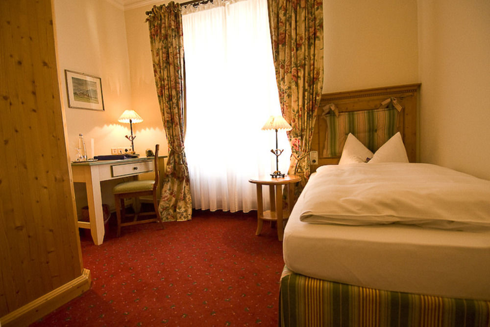 Hotel Post Murnau Мурнау-ам-Штаффельзее Экстерьер фото