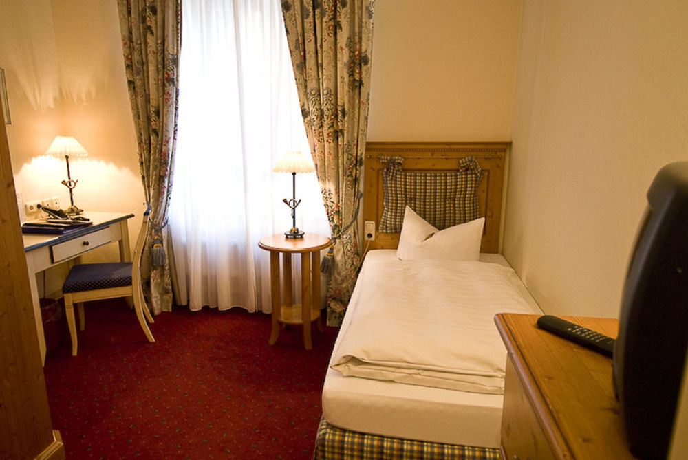 Hotel Post Murnau Мурнау-ам-Штаффельзее Экстерьер фото