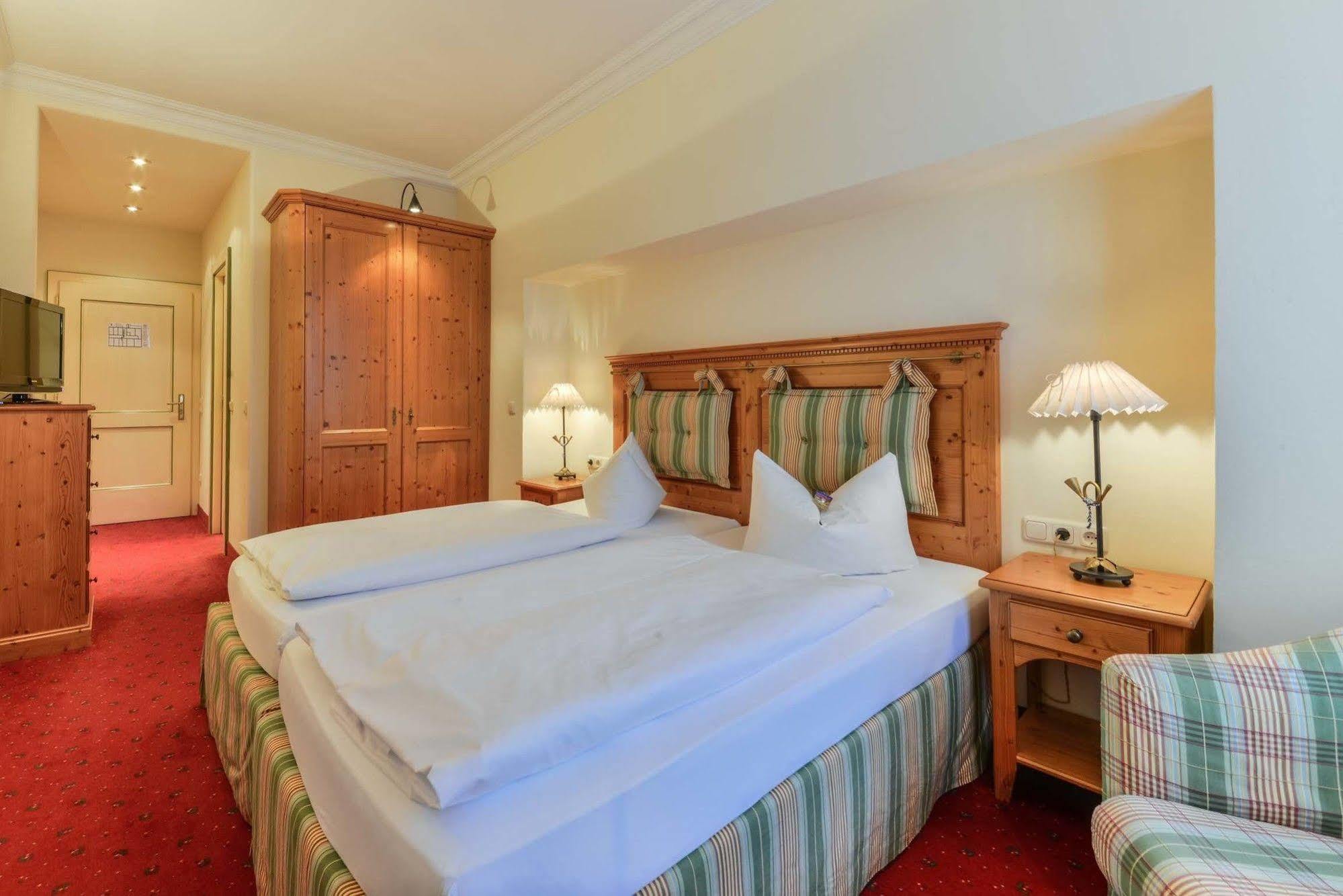 Hotel Post Murnau Мурнау-ам-Штаффельзее Экстерьер фото