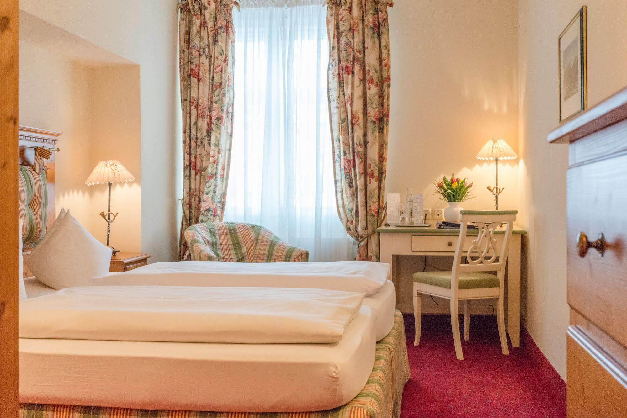 Hotel Post Murnau Мурнау-ам-Штаффельзее Экстерьер фото