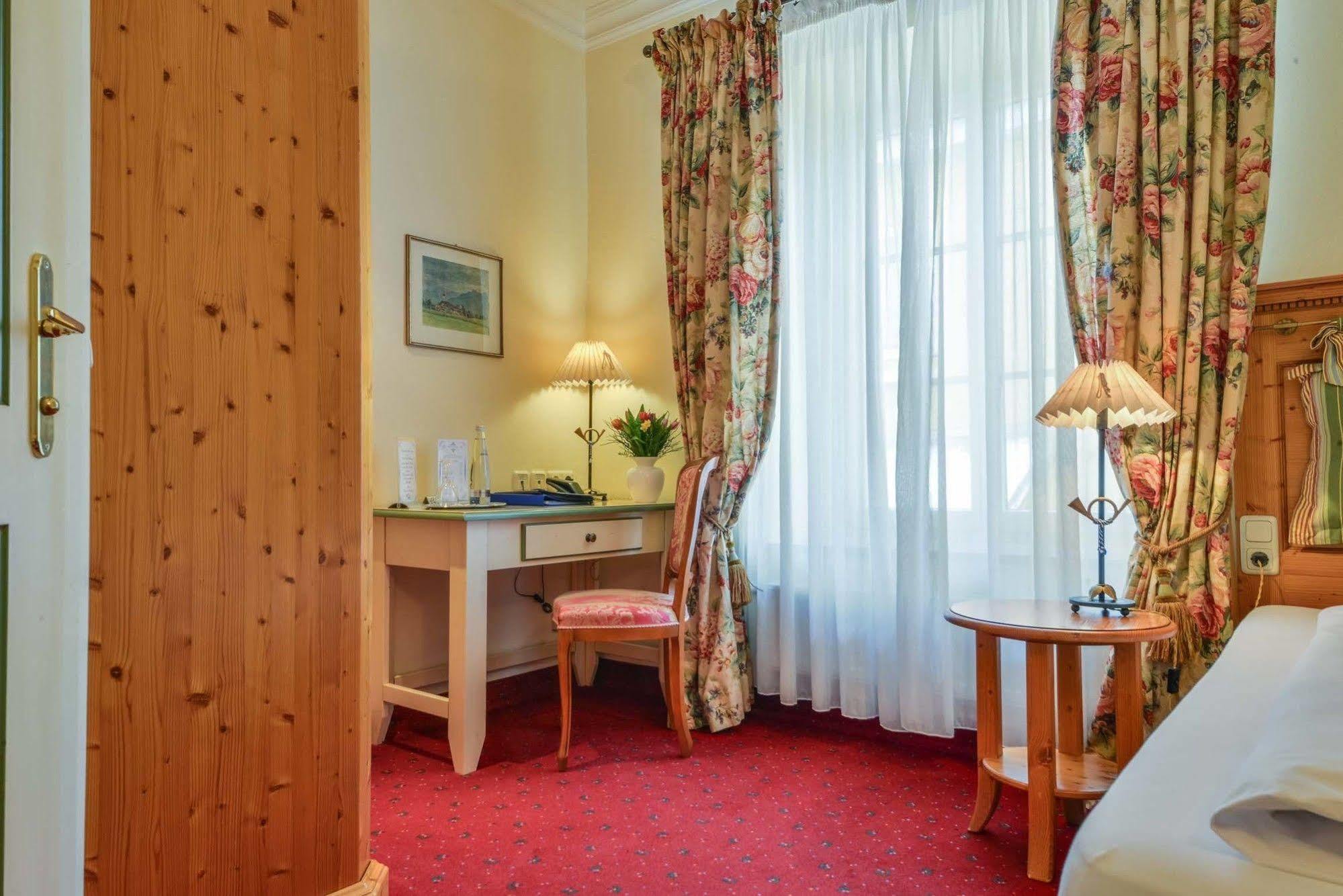 Hotel Post Murnau Мурнау-ам-Штаффельзее Экстерьер фото