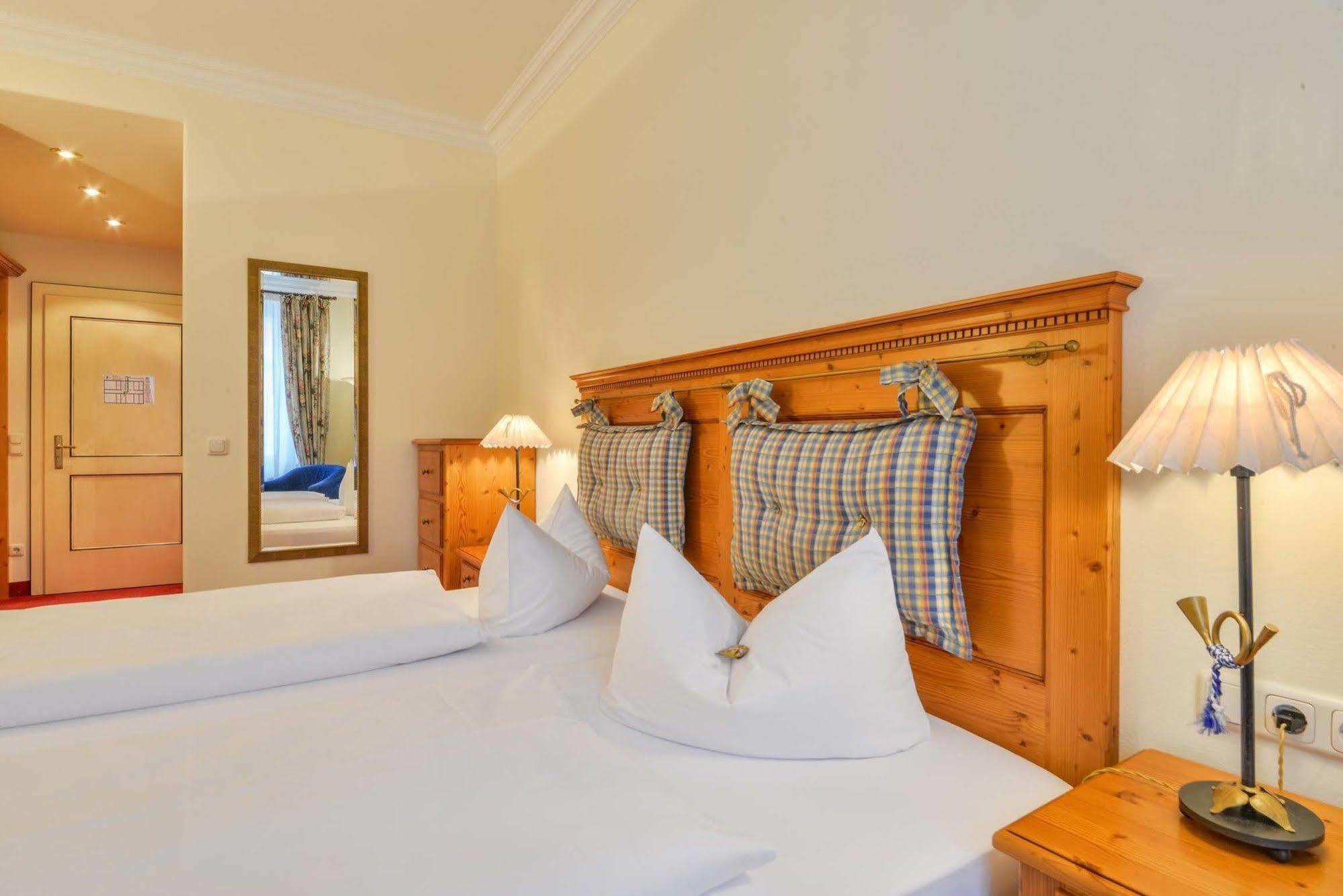 Hotel Post Murnau Мурнау-ам-Штаффельзее Экстерьер фото